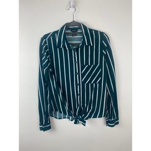 rue 21 blouse buttons up front with tie at bottom size small